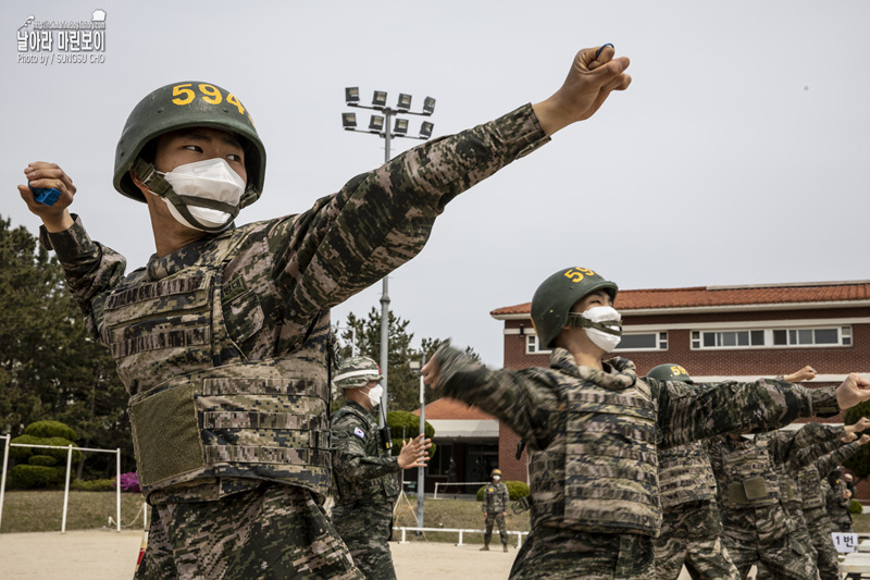 해병대 신병 1268기 5교육대 4주차 – 수류탄투척 훈련.jpg