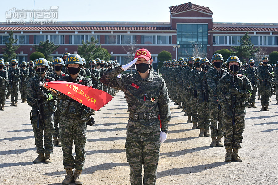 신병1279기빨간명찰수여식_9509.jpg