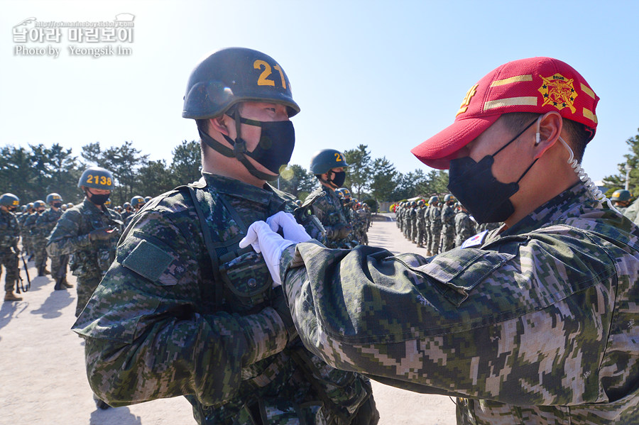 신병1279기빨간명찰수여식_9595.jpg