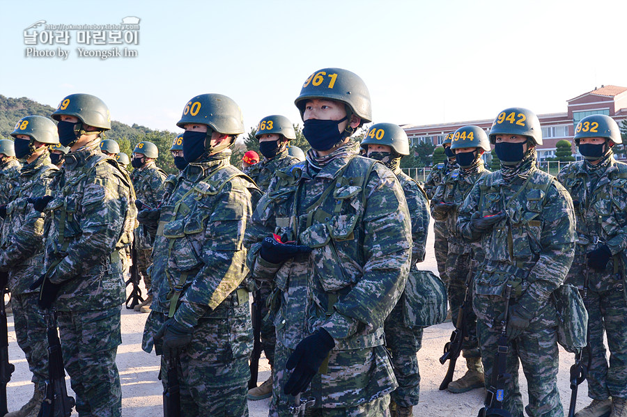 신병 1275기 빨간명찰수여식_0430.jpg