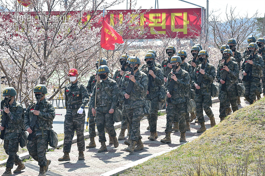 신병 1267기 1교육대 빨간명찰수여식_8705.jpg