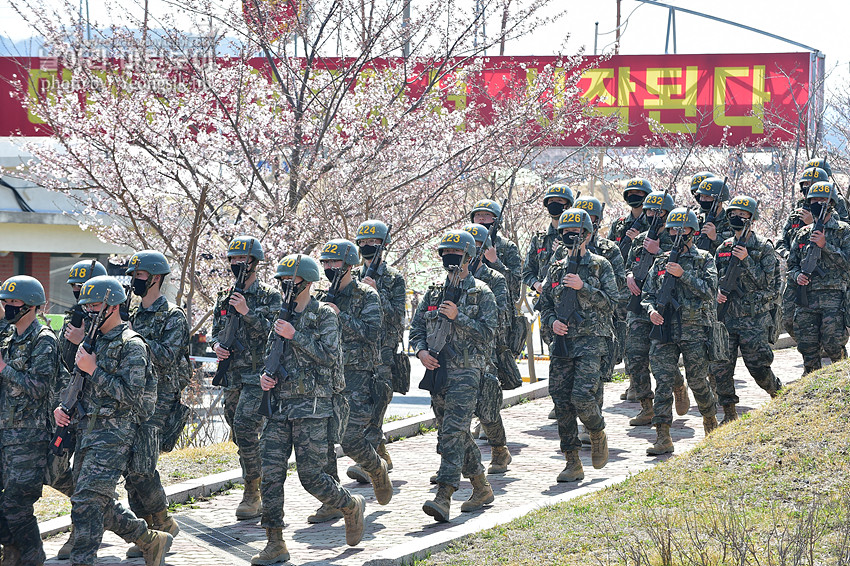 신병 1267기 1교육대 빨간명찰수여식_8702.jpg