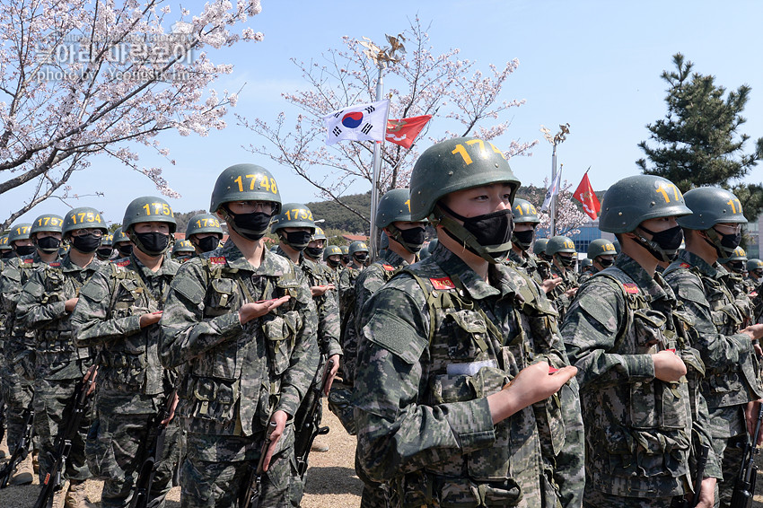 신병 1267기 1교육대 빨간명찰수여식_1075.jpg