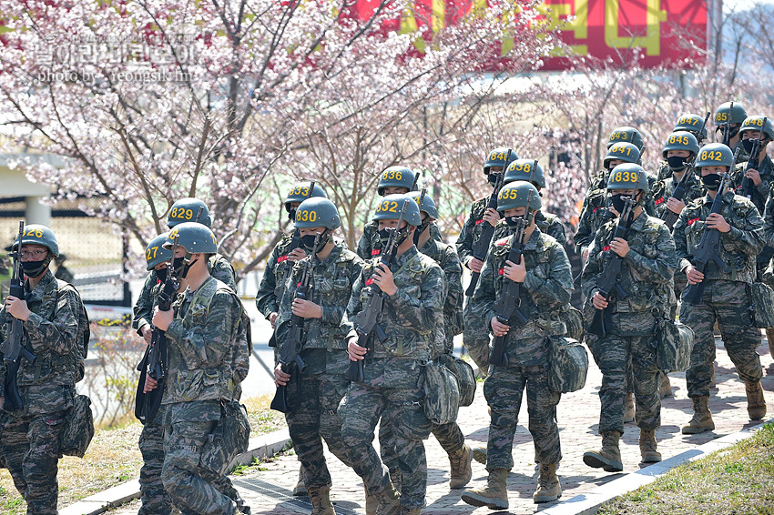 신병 1267기 1교육대 빨간명찰수여식_8707.jpg