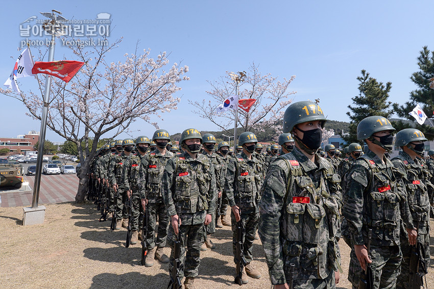 신병 1267기 1교육대 빨간명찰수여식_1108.jpg