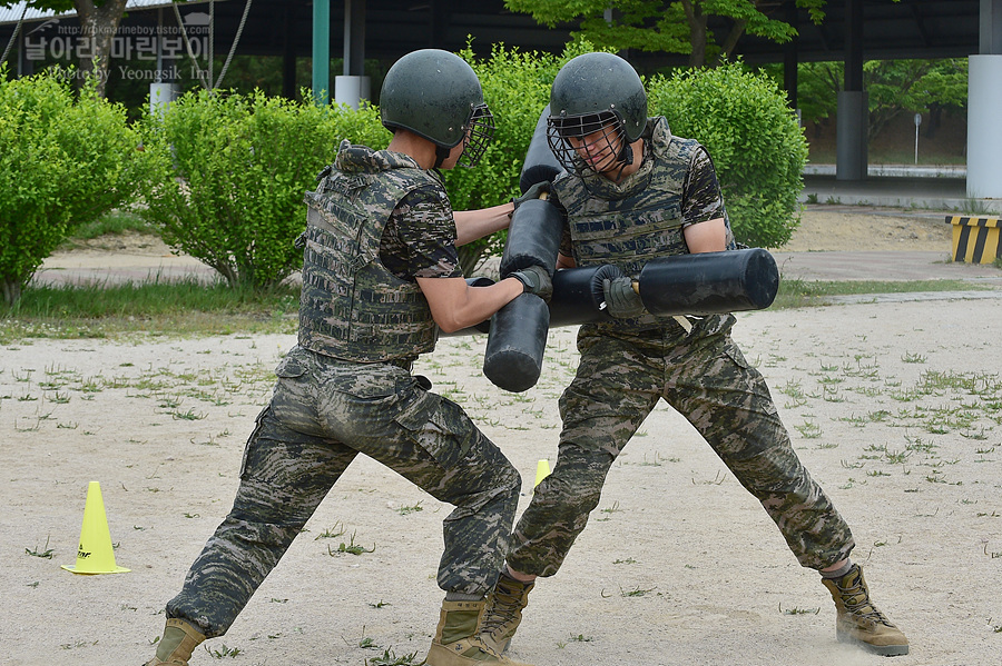 신병 1281기 1교육대 3주차 목봉장애물_3897.jpg