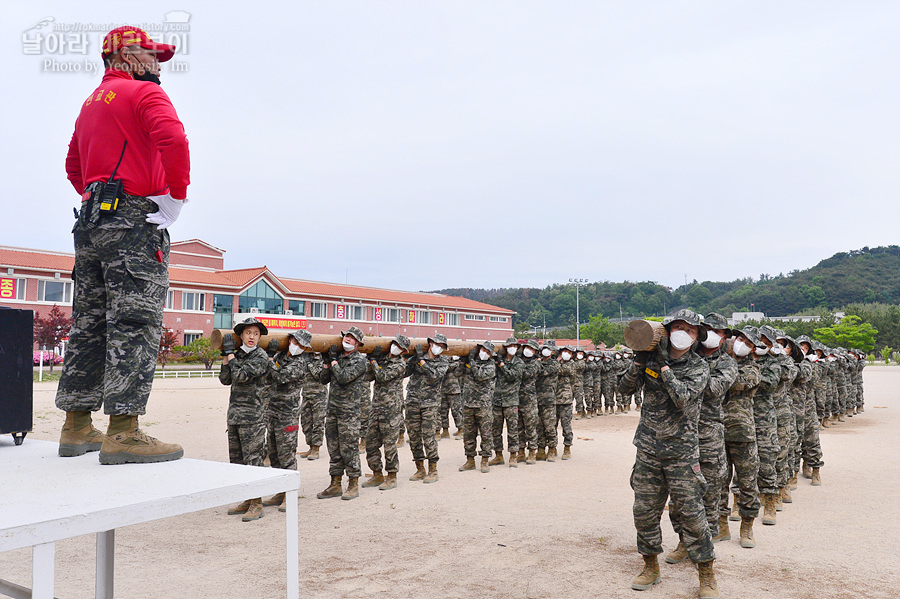 신병 1281기 1교육대 3주차 목봉장애물_0100.jpg