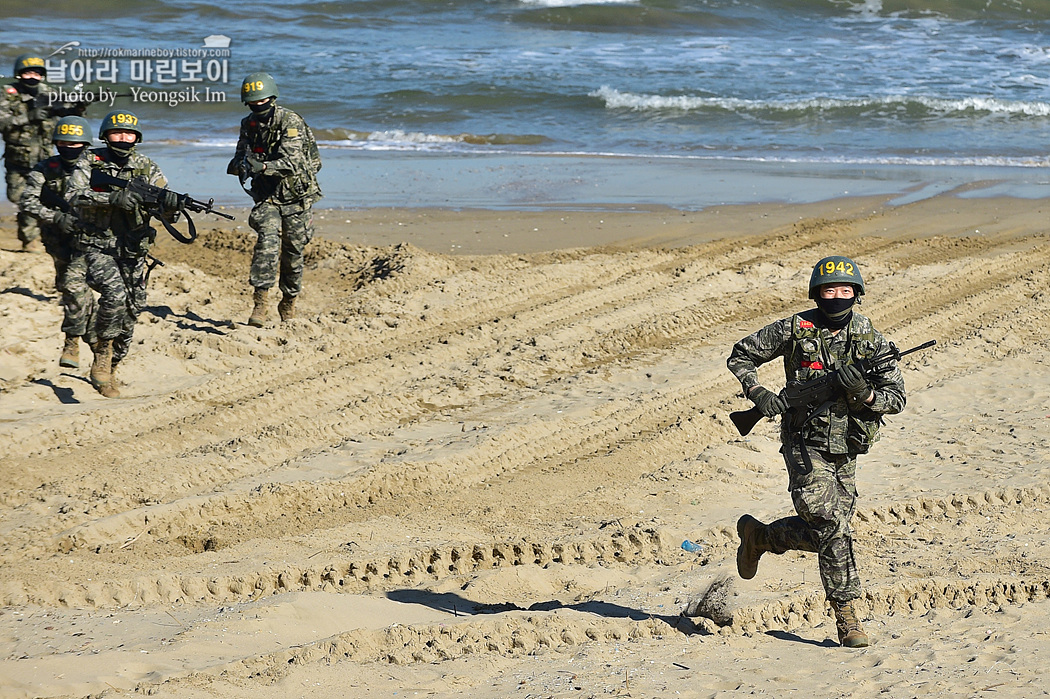 해병대 신병 1263기 6주차 상륙돌격장갑차_8159.jpg