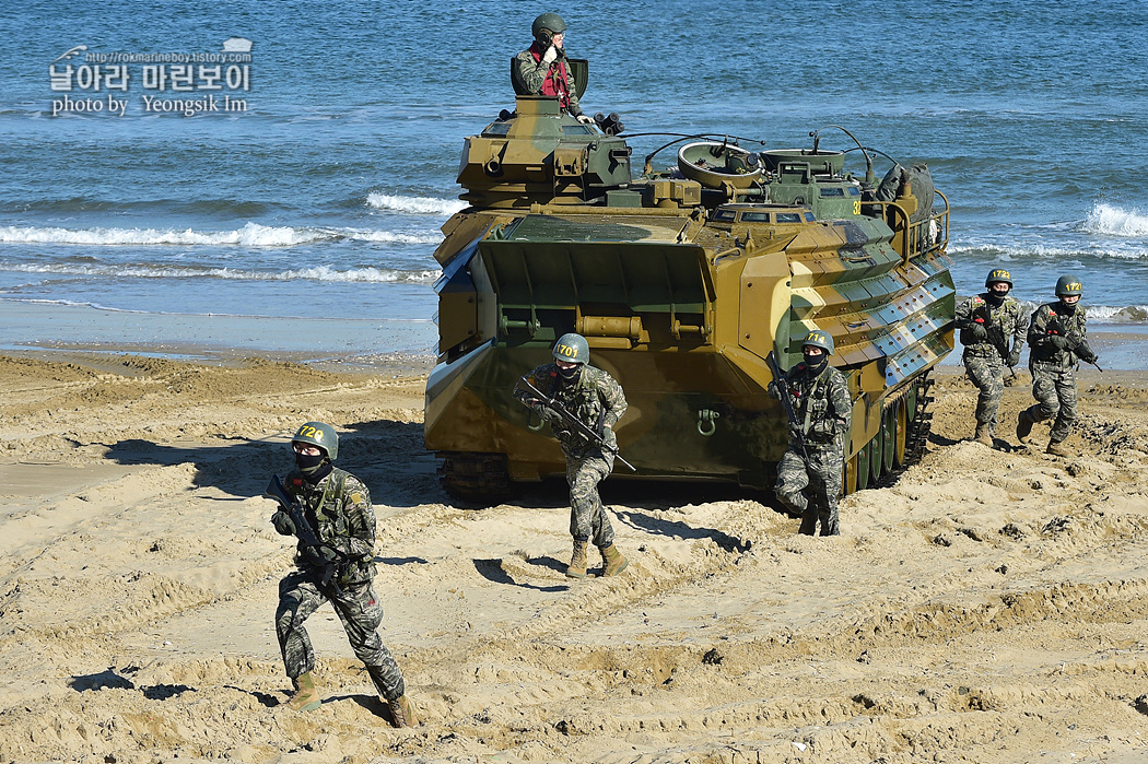 해병대 신병 1263기 6주차 상륙돌격장갑차_8130.jpg