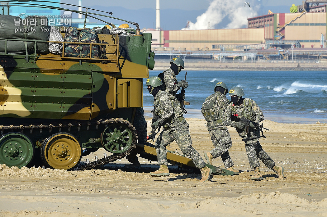 해병대 신병 1263기 6주차 상륙돌격장갑차_8075.jpg