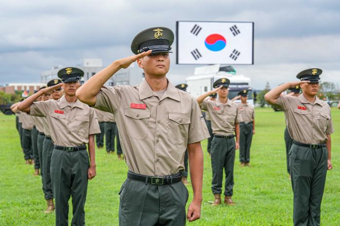 해병대교훈단, 신병 1332기 수료식.jpg